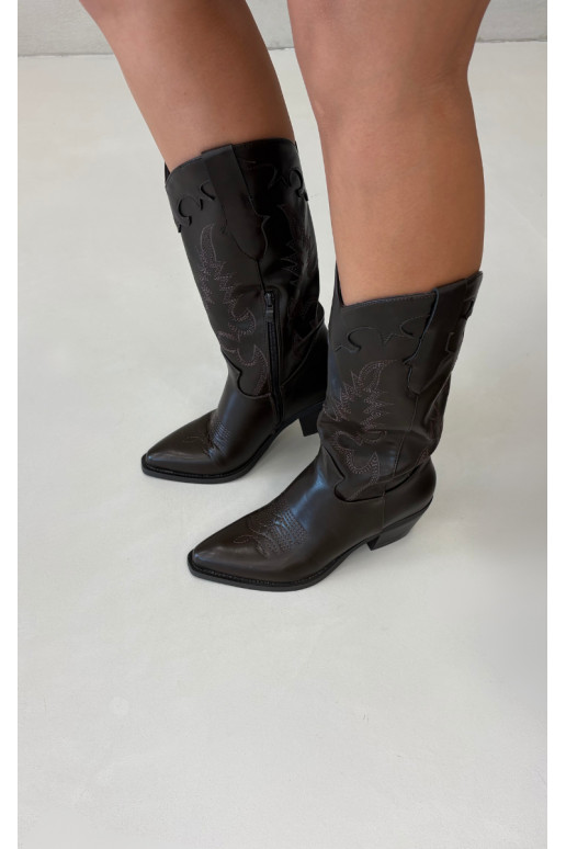 Stivali alti in stile cowboy con tacco in pelle sintetica color cioccolato Jarissa