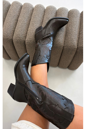 Stivali alti in stile cowboy con tacco in pelle sintetica color cioccolato Jarissa 2