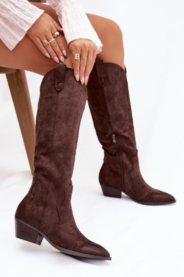 Stivali alti in ecopelle scamosciata stile cowboy con tacchi color cioccolato Jenaya