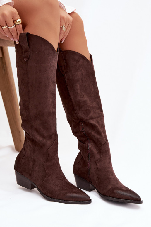 Stivali alti in ecopelle scamosciata stile cowboy con tacchi color cioccolato Jenaya