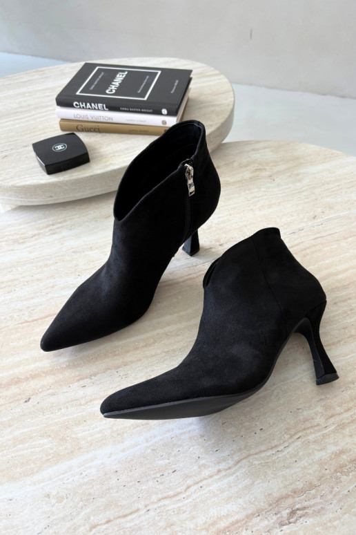 Stivaletti da donna con tacco sottile e punta affusolata in colore nero Bessia
