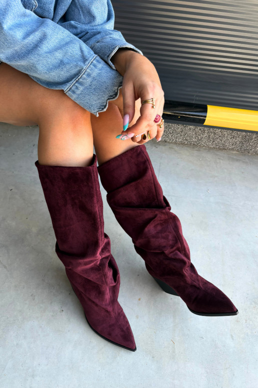 Stivali da donna sopra il ginocchio con parte superiore curva e tacchi in camoscio di colore bordeaux Durela