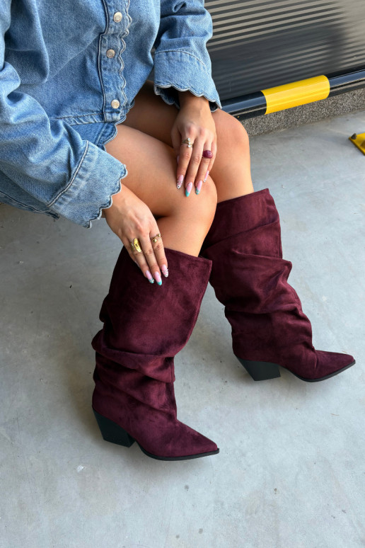 Stivali da donna sopra il ginocchio con parte superiore curva e tacchi in camoscio di colore bordeaux Durela