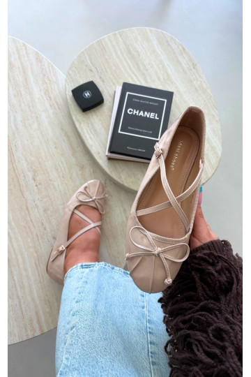 Ballerine beige in vernice con nastri Kokardką 2