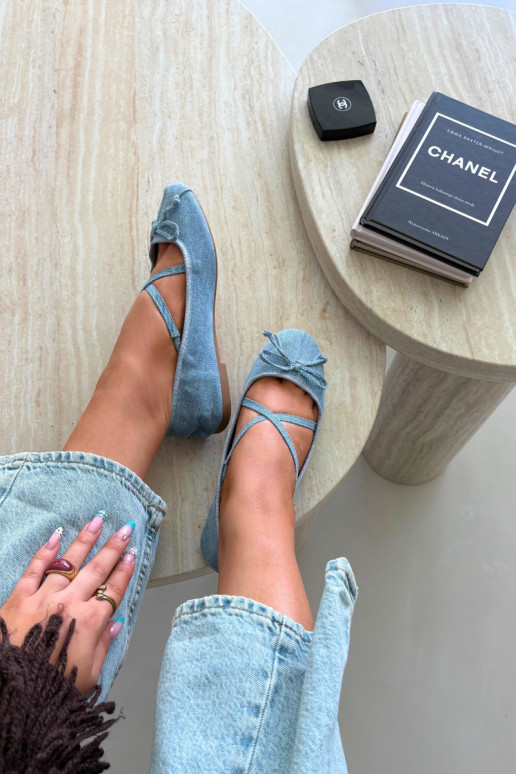 Ballerine in denim con nastri Kokardką