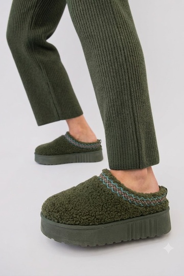 Pantofole con piattaforma e tacco basso con motivo ricamato Greene