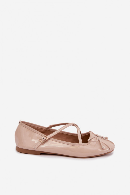 Ballerine beige in vernice con nastri Kokardką