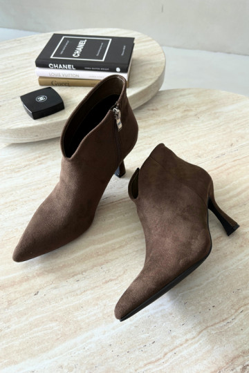 Stivaletti da donna con tacco sottile e punta affusolata in colore khaki Bessia 2
