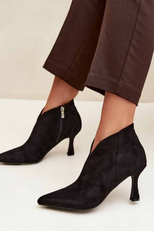 Stivaletti da donna con tacco sottile e punta affusolata in colore nero Bessia