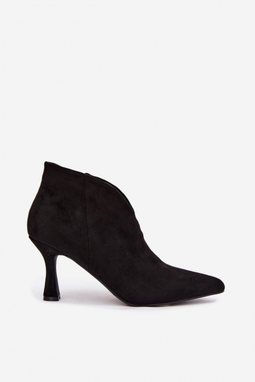 Stivaletti da donna con tacco sottile e punta affusolata in colore nero Bessia