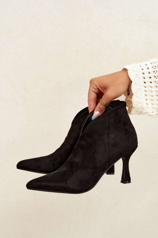 Stivaletti da donna con tacco sottile e punta affusolata in colore nero Bessia
