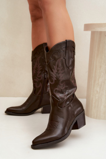 Stivali alti in stile cowboy con tacco in pelle sintetica color cioccolato Jarissa