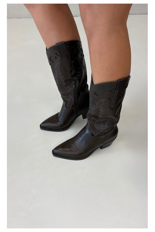 Stivali alti in stile cowboy con tacco in pelle sintetica color cioccolato Jarissa
