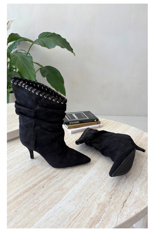 Stivaletti arricciati con tacchi sottili color nero Herella