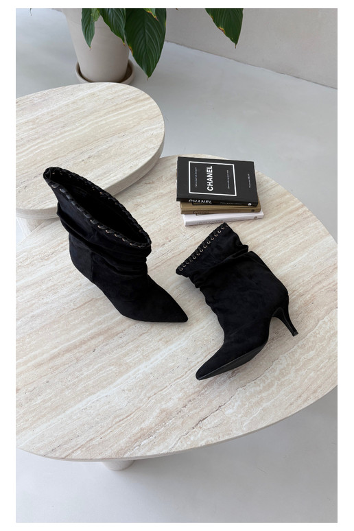Stivaletti arricciati con tacchi sottili color nero Herella