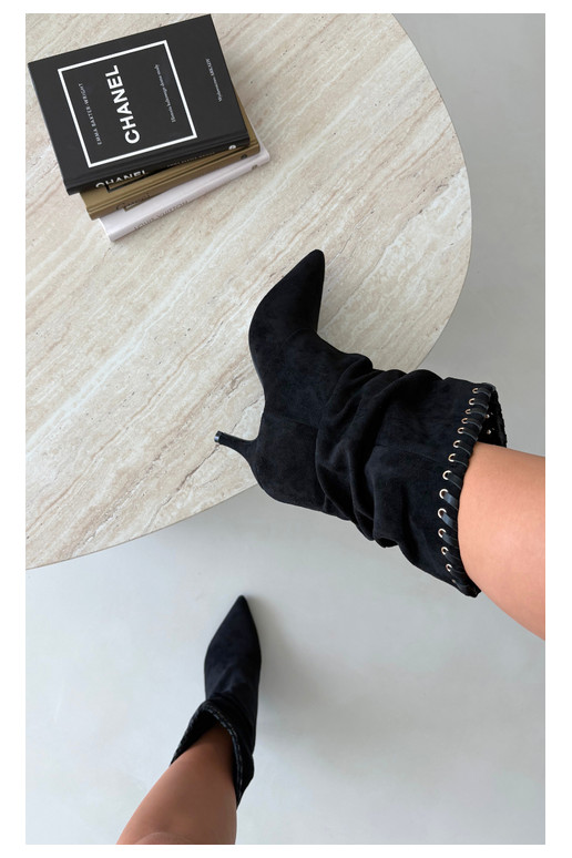 Stivaletti arricciati con tacchi sottili color nero Herella