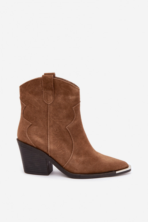 Stivali marroni in suede di stile cowboy isolati con tacchi Pelsa