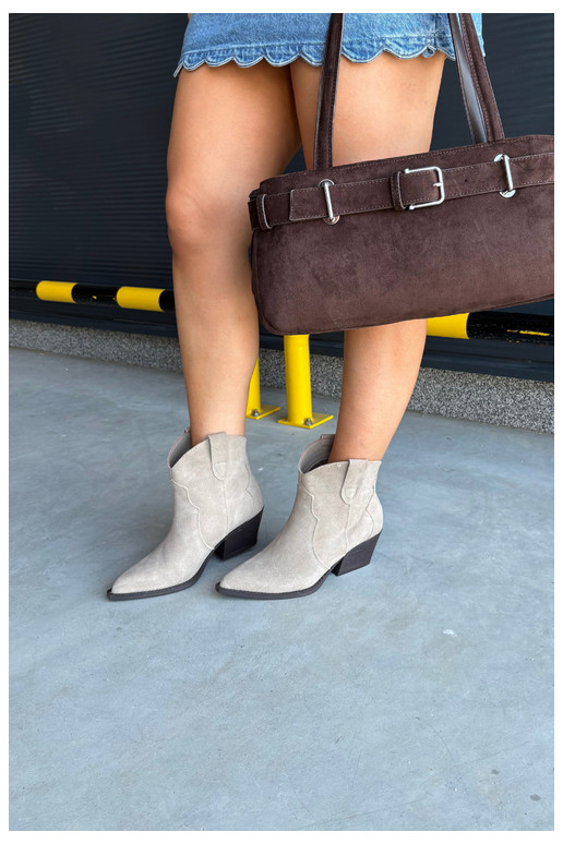 Stivaletti cowboy slip-on in suede sintetico color avorio Beretta