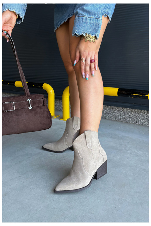 Stivaletti cowboy slip-on in suede sintetico color avorio Beretta