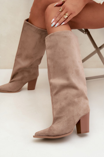 Stivali donna al ginocchio slip-on con tacco in suede sintetico color sabbia Carmina