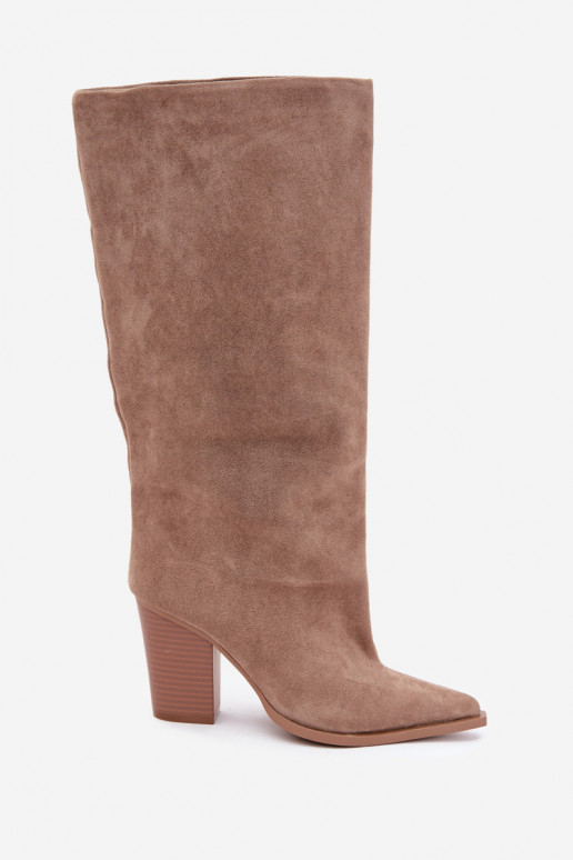 Stivali donna al ginocchio slip-on con tacco in suede sintetico color sabbia Carmina