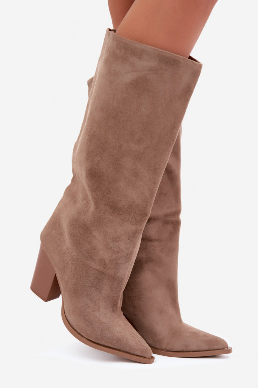 Stivali donna al ginocchio slip-on con tacco in suede sintetico color sabbia Carmina