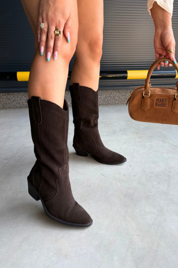 Stivali alti in stile cowboy in suede naturale con isolamento e tacco in colore cioccolato Radley