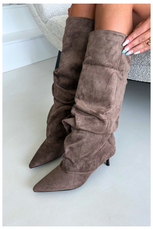 Stivali khaki stropicciati al ginocchio con tacco kitten in suede LoĮen