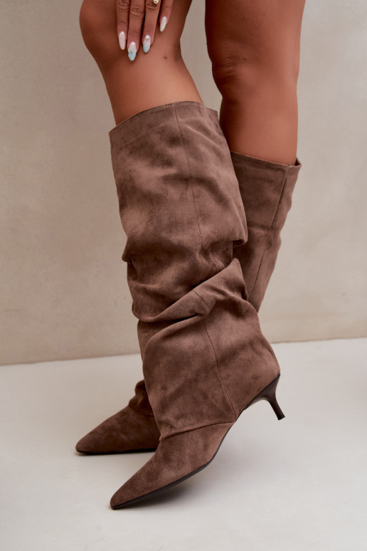 Stivali khaki stropicciati al ginocchio con tacco kitten in suede LoĮen