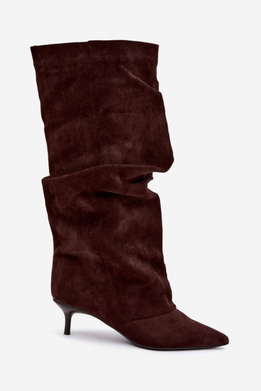 Stivali al cioccolato stropicciati al ginocchio con tacco kitten in suede LoĮen