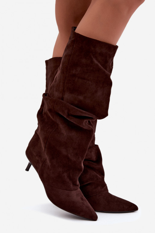 Stivali al cioccolato stropicciati al ginocchio con tacco kitten in suede LoĮen