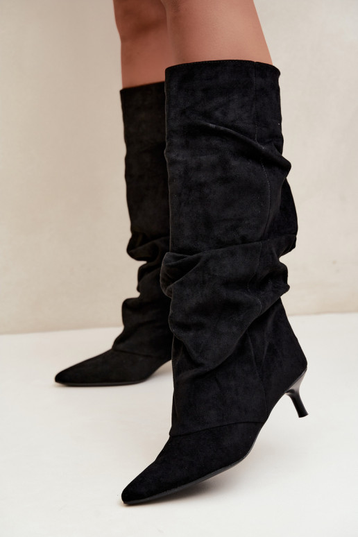 Stivali neri stropicciati al ginocchio con tacco kitten in suede LoĮen