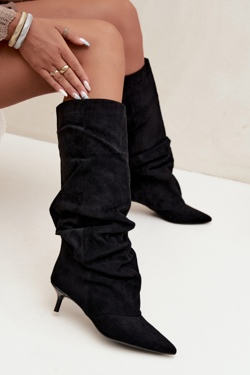 Stivali neri stropicciati al ginocchio con tacco kitten in suede LoĮen