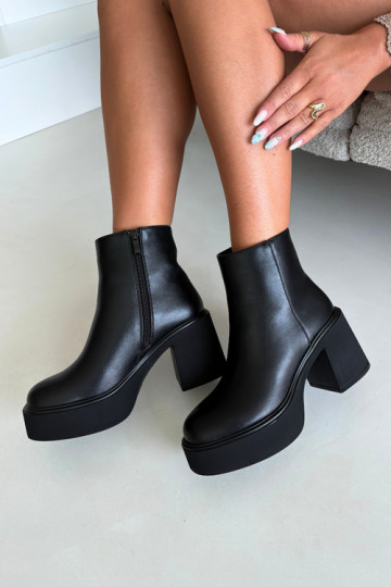 Stivaletti isolati con tacco e piattaforma in colore nero Lurela