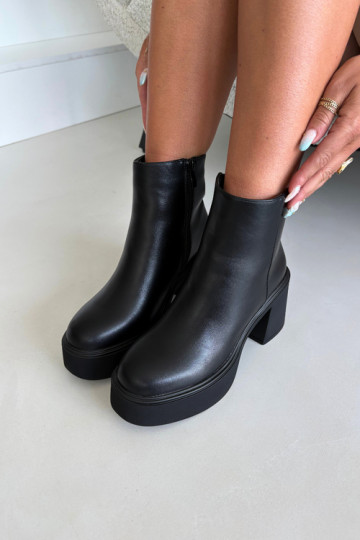 Stivaletti isolati con tacco e piattaforma in colore nero Lurela 2