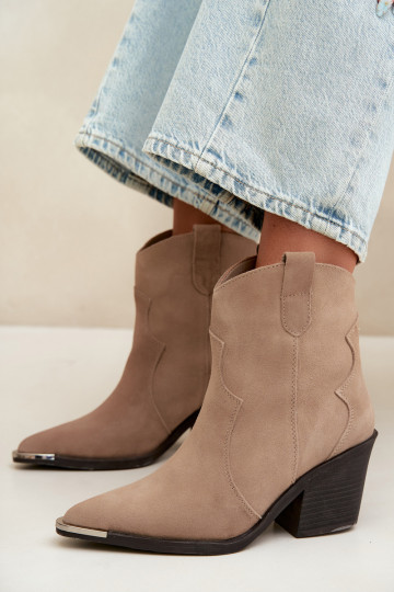 Stivali isolati in camoscio khaki in stile cowboy con tacco Pelsa