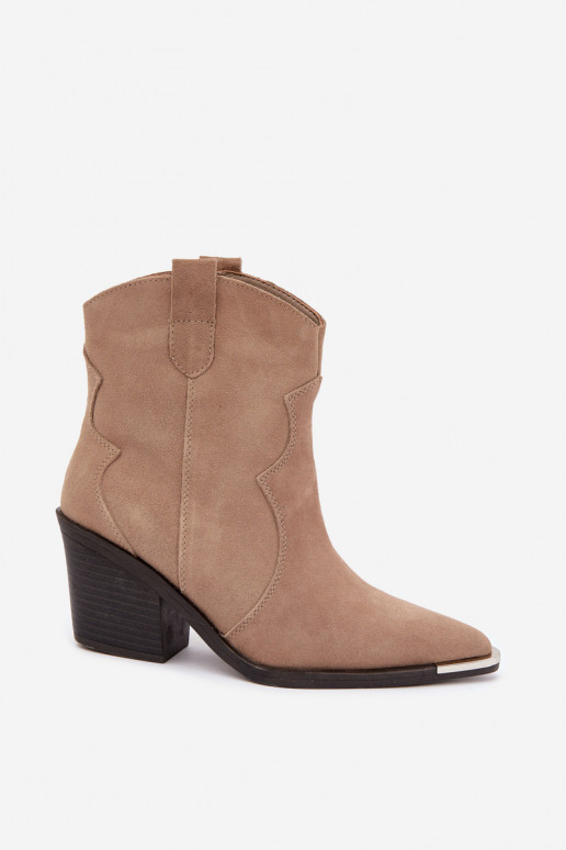 Stivali isolati in camoscio khaki in stile cowboy con tacco Pelsa