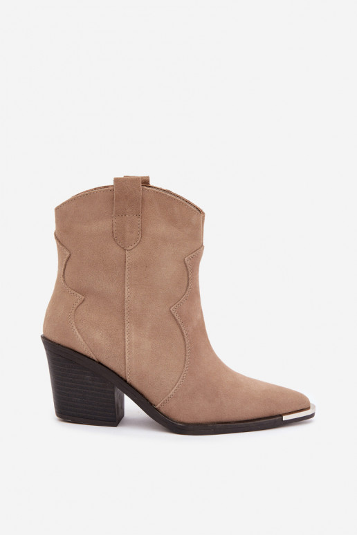 Stivali isolati in camoscio khaki in stile cowboy con tacco Pelsa
