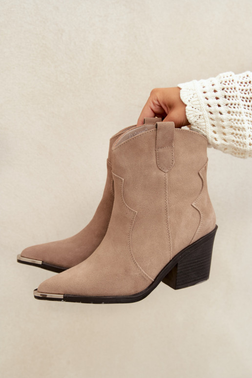 Stivali isolati in camoscio khaki in stile cowboy con tacco Pelsa