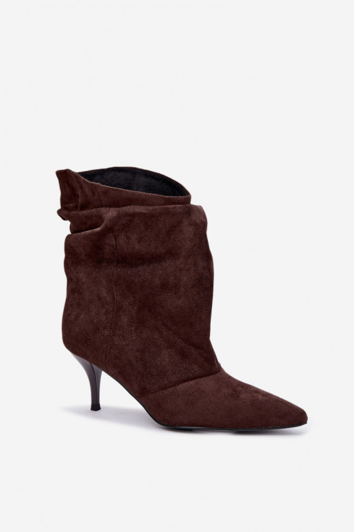 Stivaletti color cioccolato slip-on con tacchi sottili Slouchy Yesenia
