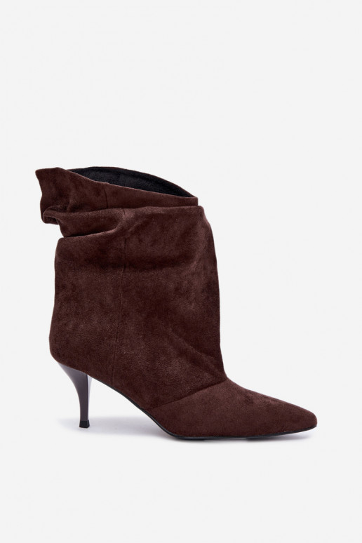Stivaletti color cioccolato slip-on con tacchi sottili Slouchy Yesenia