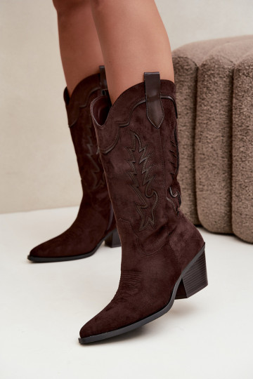 Stivali color cioccolato in suede sintetico stile cowboy con tacchi Jarissa
