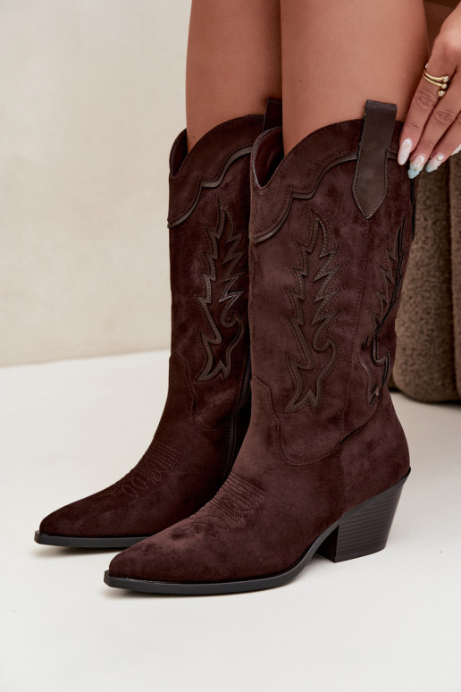 Stivali color cioccolato in suede sintetico stile cowboy con tacchi Jarissa