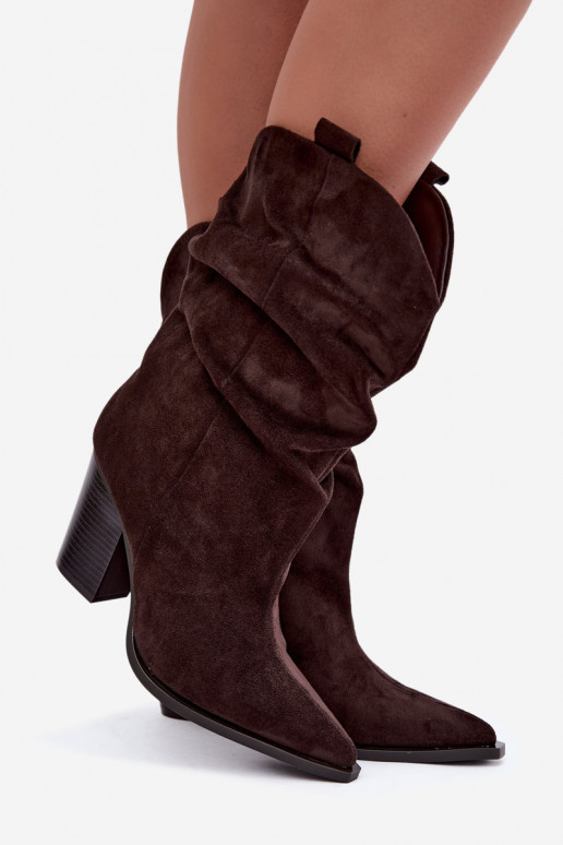 Stivaletti color cioccolato in suede con rouches sul tacco Inela