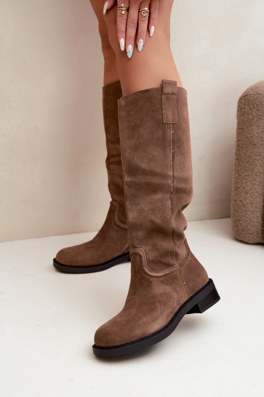 Stivali marroni in suede isolati Ashmere