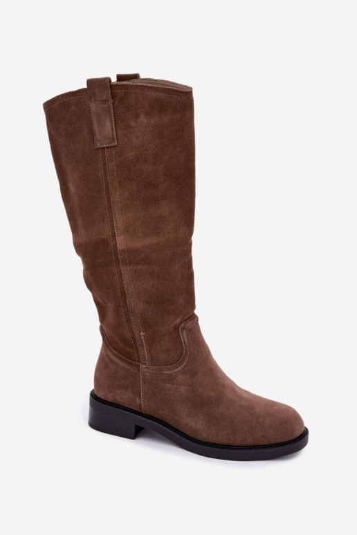 Stivali marroni in suede isolati Ashmere