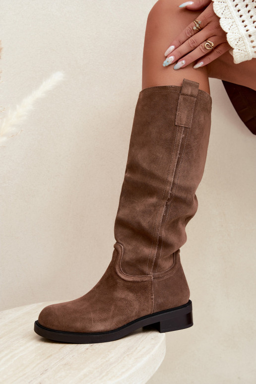 Stivali marroni in suede isolati Ashmere