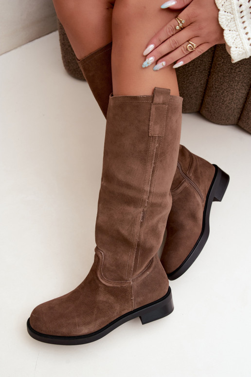 Stivali marroni in suede isolati Ashmere
