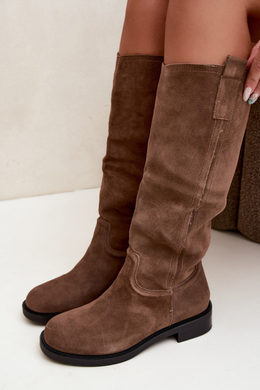 Stivali marroni in suede isolati Ashmere