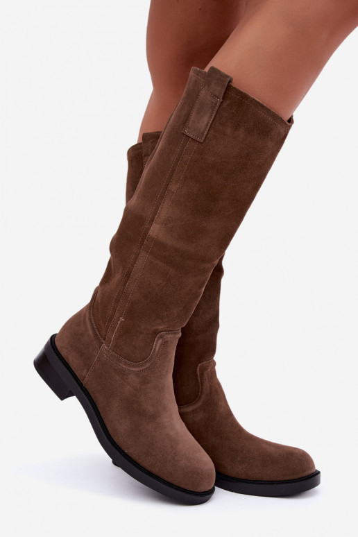 Stivali marroni in suede isolati Ashmere